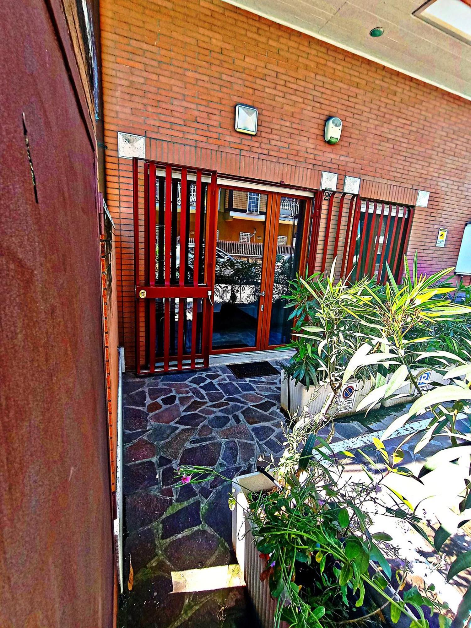 2 Apartment *